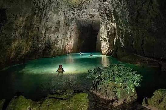 Krem Puri Cave