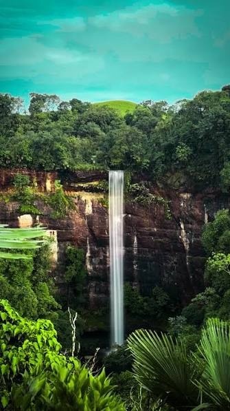Wahkshaid Laitsohum Waterfall